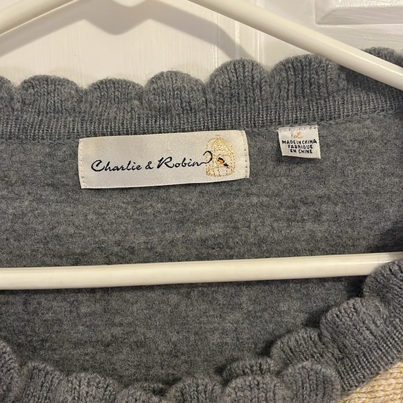 Grey sweater with pattern and button front, size 4 - Picture 2 of 4